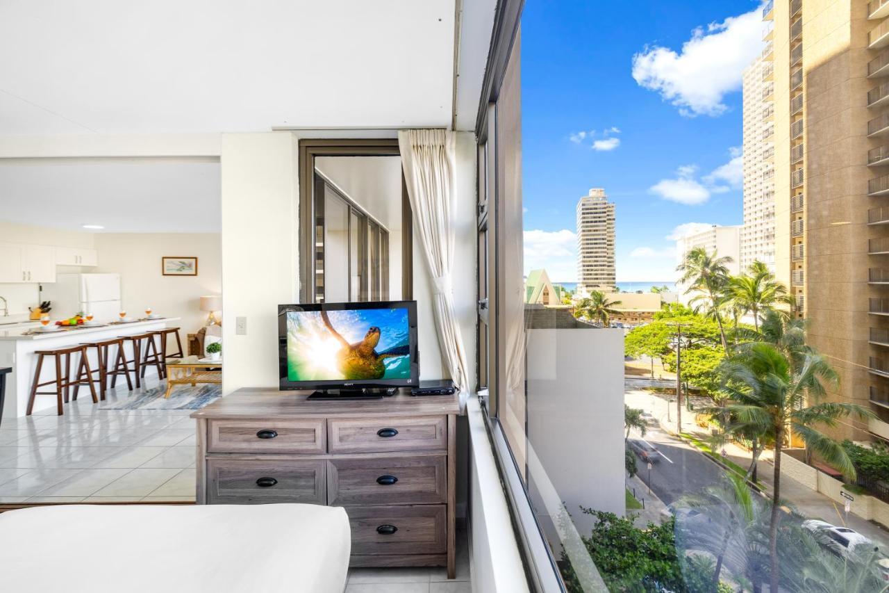 Waikiki Banyan Oasis With Partial Ocean View, 1-block To Beach, Free Parking Appartement Honolulu