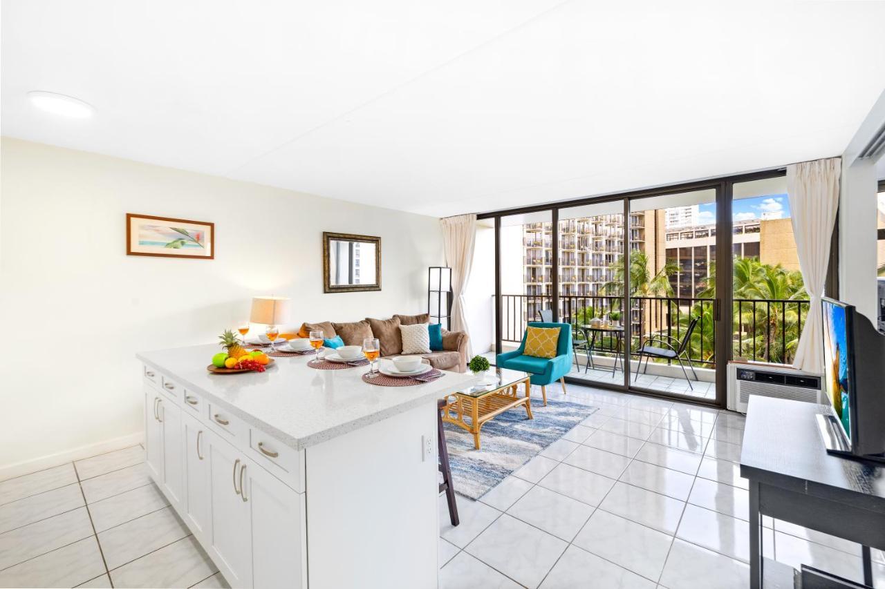 Waikiki Banyan Oasis With Partial Ocean View, 1-block To Beach, Free Parking Appartement *