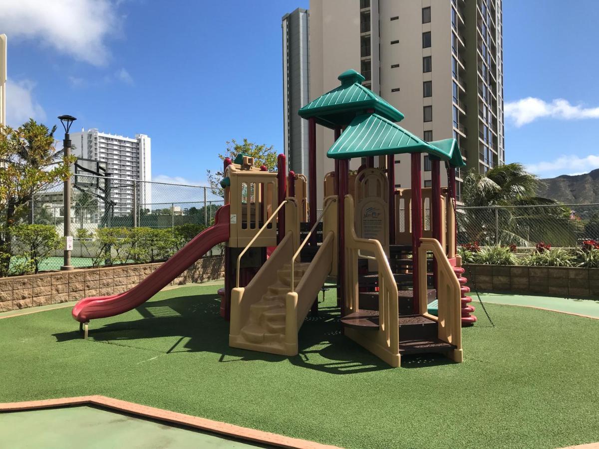 Waikiki Banyan Oasis With Partial Ocean View, 1-block To Beach, Free Parking Appartement