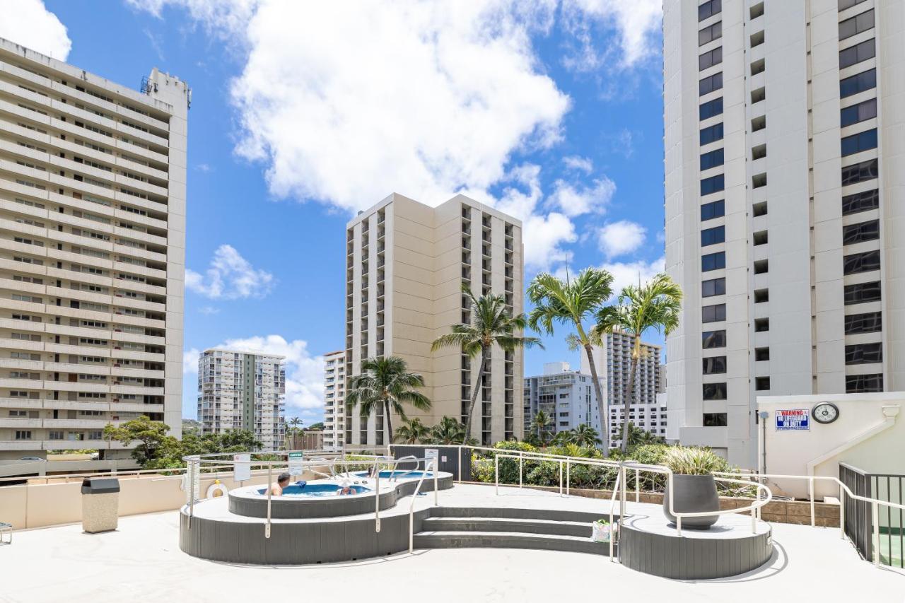 Waikiki Banyan Oasis With Partial Ocean View, 1-block To Beach, Free Parking *