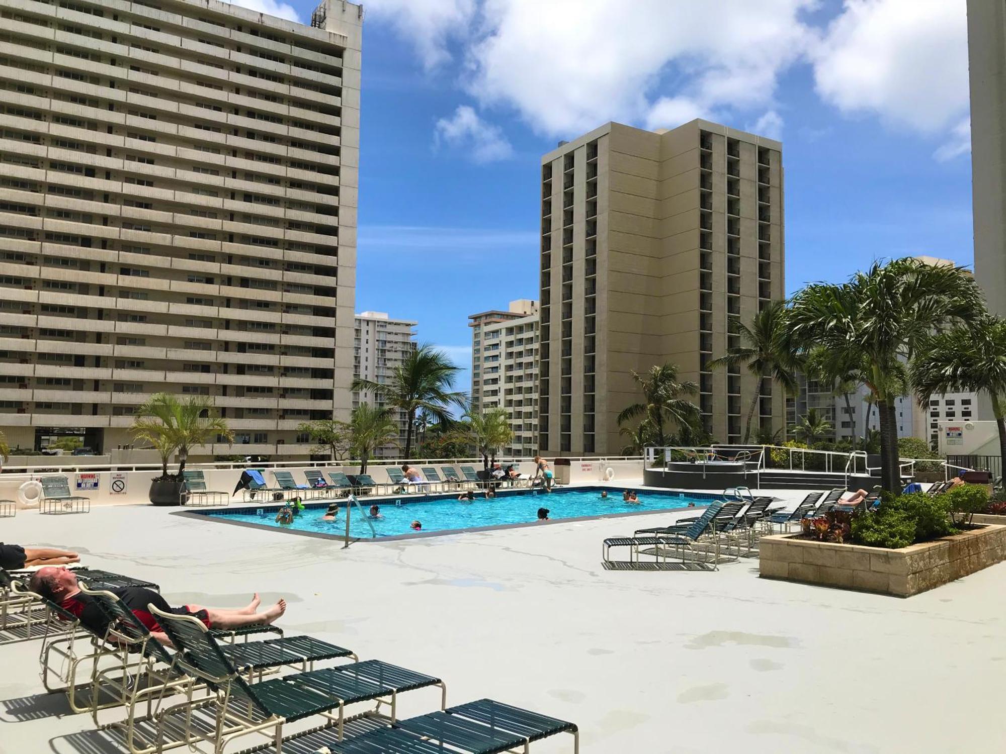 Waikiki Banyan Oasis With Partial Ocean View, 1-block To Beach, Free Parking Appartement