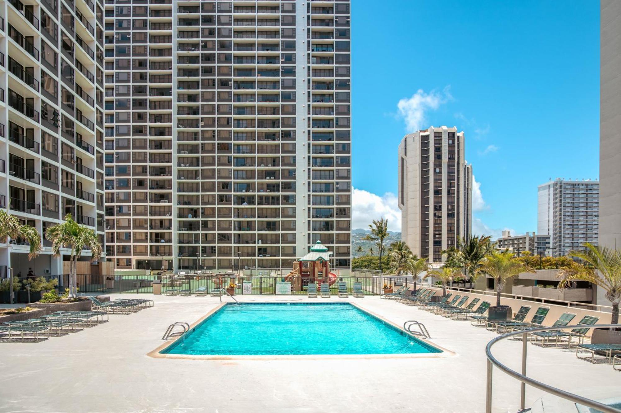 Waikiki Banyan Oasis With Partial Ocean View, 1-block To Beach, Free Parking * Honolulu