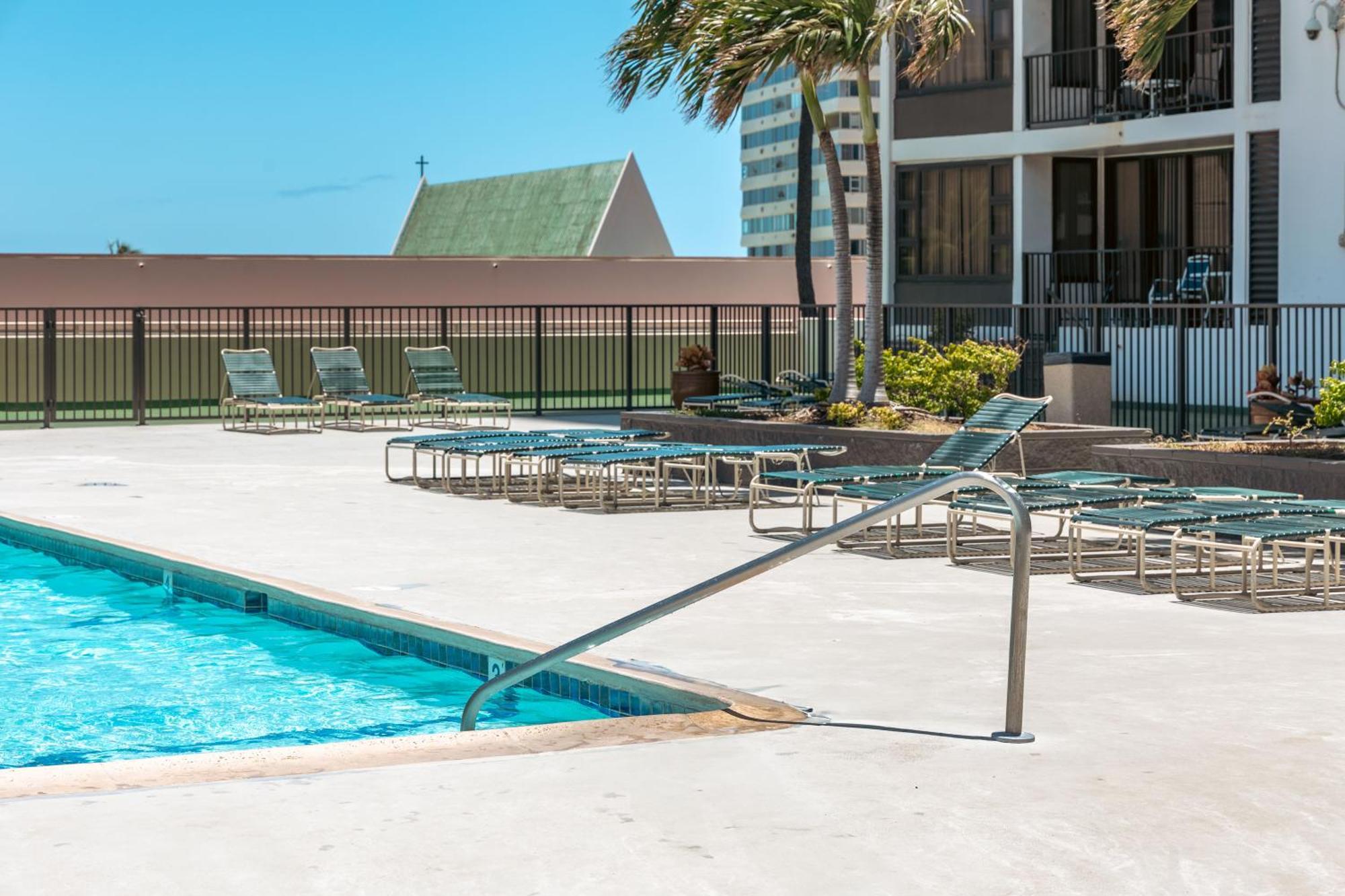 Waikiki Banyan Oasis With Partial Ocean View, 1-block To Beach, Free Parking